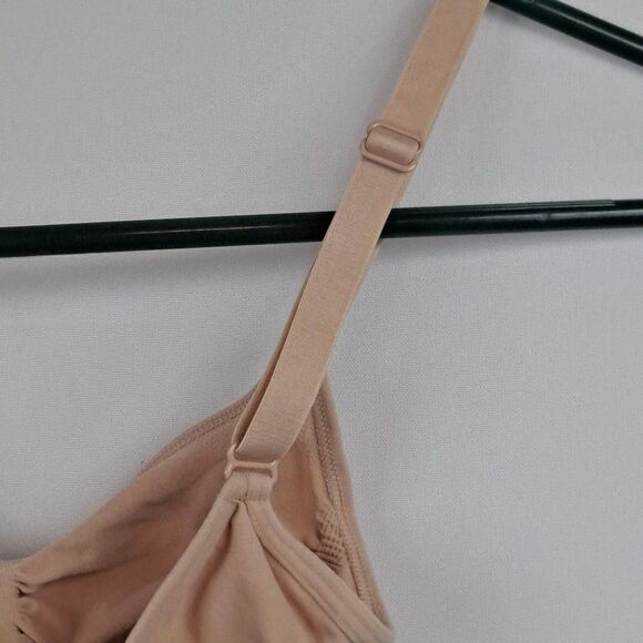 SKIMS Seamless Sculpting bra NWOT - Picture 5 of 7